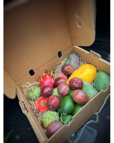 Mix Andaluz | SURTIDOS | Adéntrate en el fascinante mundo de las frutas tropicales con el Mix Andaluz, una selección cuidados...